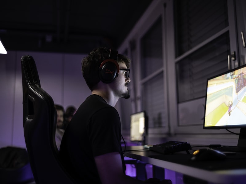 Roster scrim night — six stations, one shared energy drink.